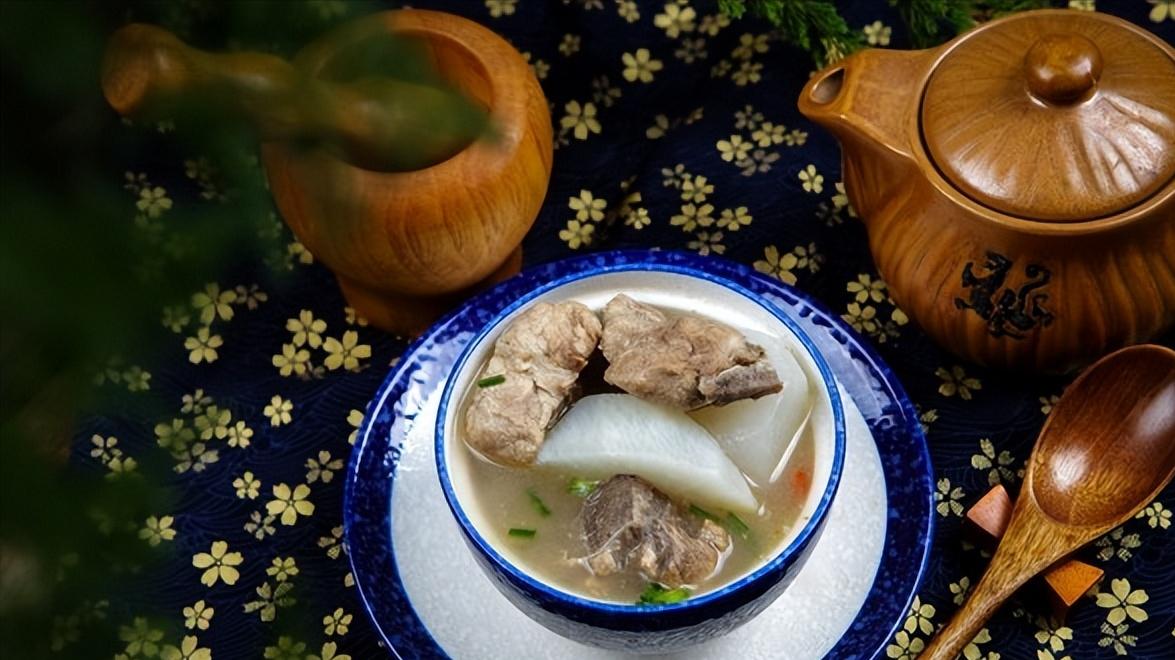 饭店老板“爆料”：在外边吃饭时，这4样菜少点，厨师自己都不吃