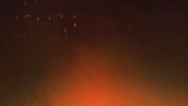 郑州玉米楼 “仙气护体”：罕见夜景留震撼