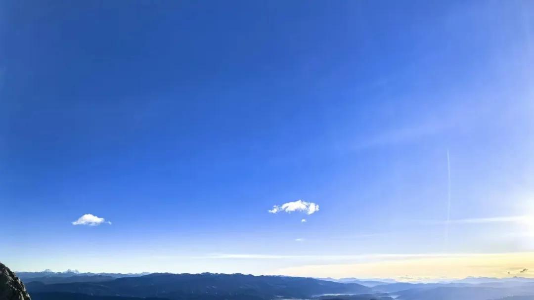 宝子们，石卡雪山可以看日出啦！石卡雪山11月9日推出“石卡破晓·八峰共晨”观日出产品