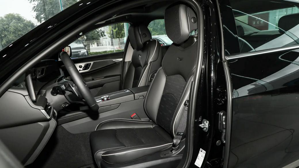 一口价28.99万元起，配置更加齐全，新款凯迪拉克CT6能买吗？