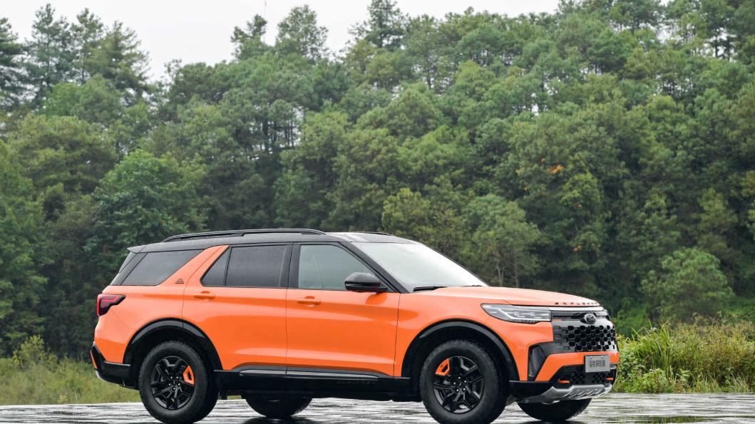 全新福特探险者昆仑穿越版真不错，实用大空间太对味