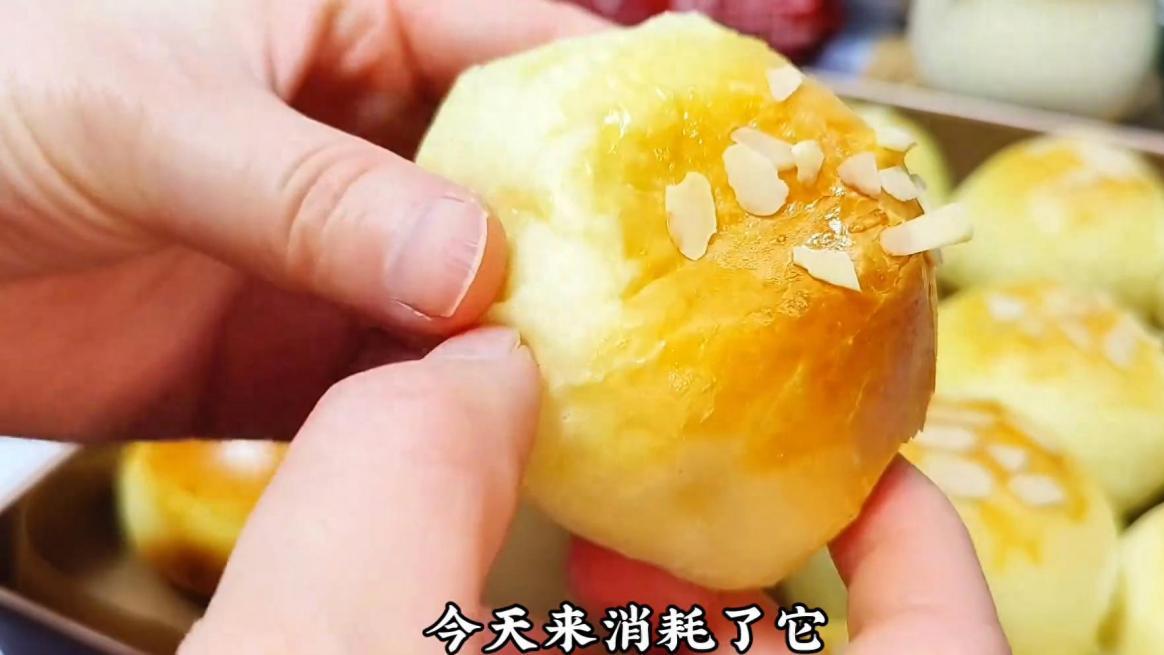 面包还得吃刚出炉的，过年在家做面包，松软香甜拉丝