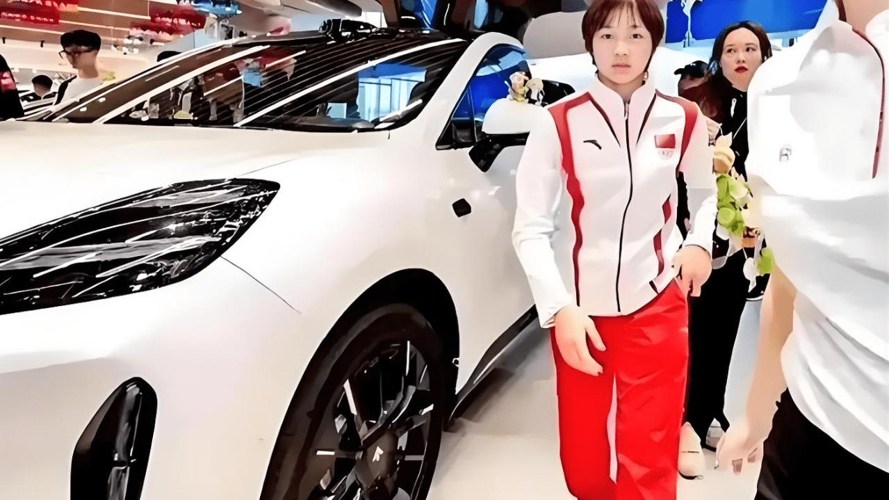 根本开不完！全红婵三个月提了两辆车，全爸无奈：车都没地方停了