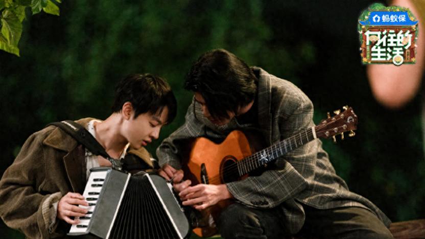 被快节奏推着跑太久了？《向往的生活8》我下班后的“松弛瞬间”