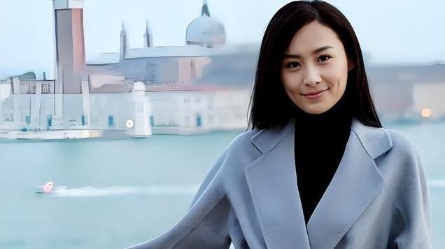 11年前她生不出孩子被踢出豪门，咽下苦水后，如今二婚竟儿女双全