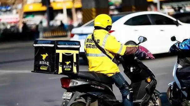 公职人员下班送外卖，纪委回应引关注！