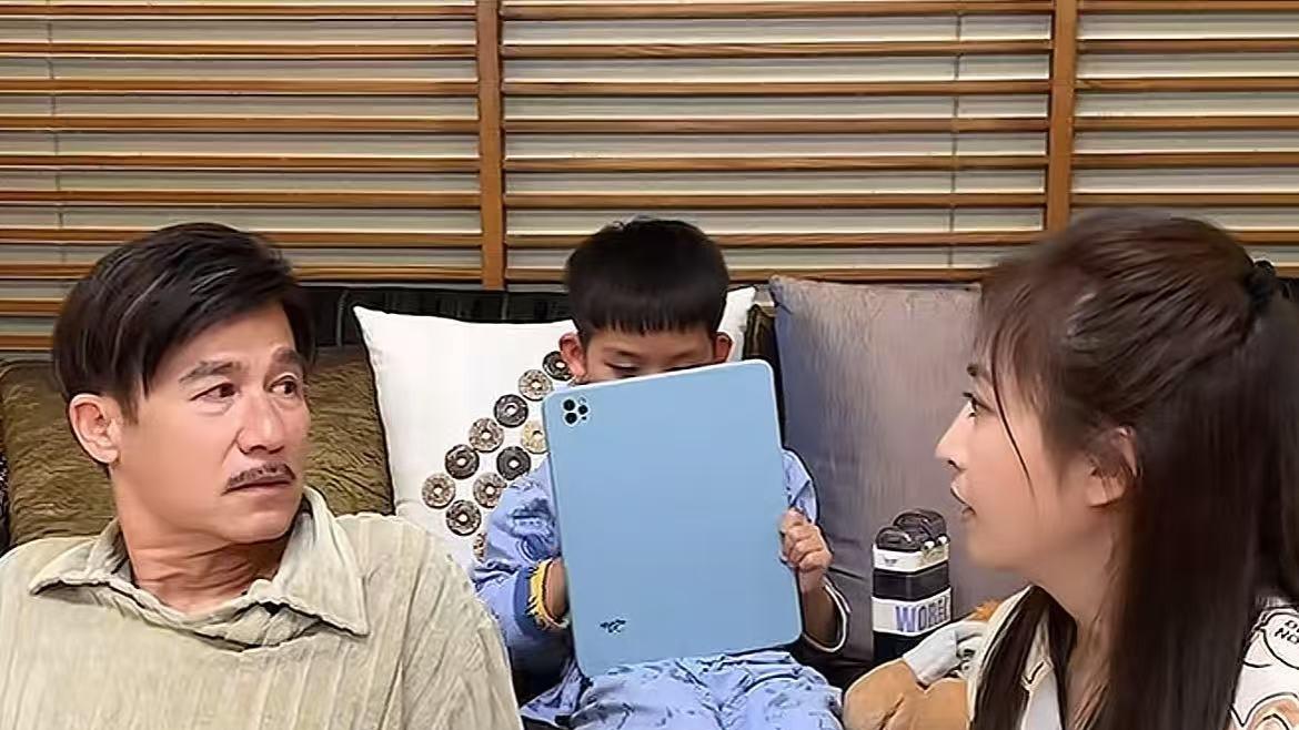 老来得子，幸福与挑战：59岁李子雄的家庭故事，你猜结局如何？