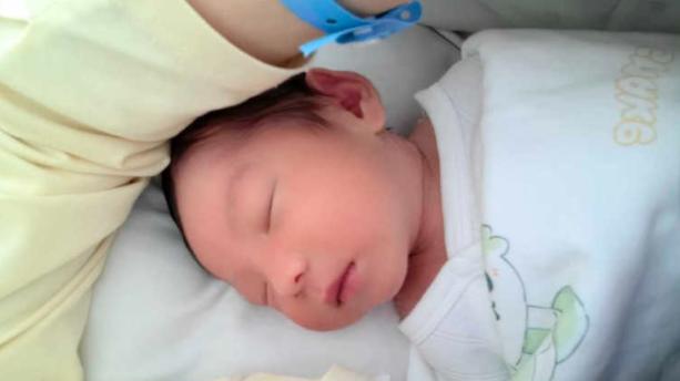 宝宝“2月抬头”和“3月抬头”，有什么区别？这3点明显