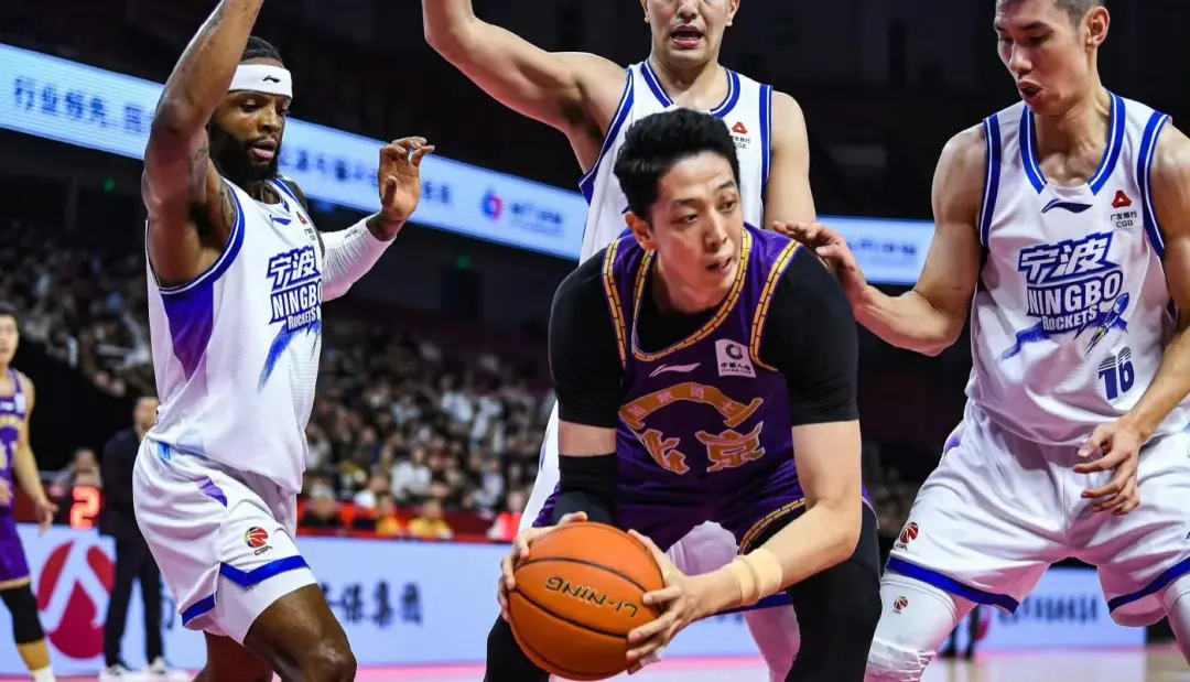 韧带撕裂！CBA新赛季第一个重伤，顶薪中锋第一阶段报销