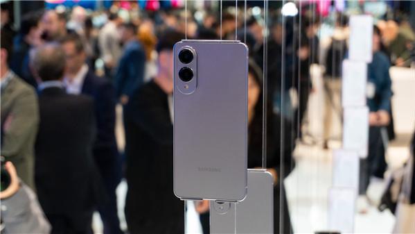 三星S25 edge配色渲染图亮相  新国货之光旗舰价比老人机让路！