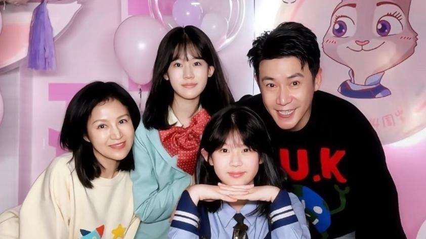 陆毅和鲍蕾二女儿“小叶子”，被指撞脸“陈都灵”，温柔又有气质