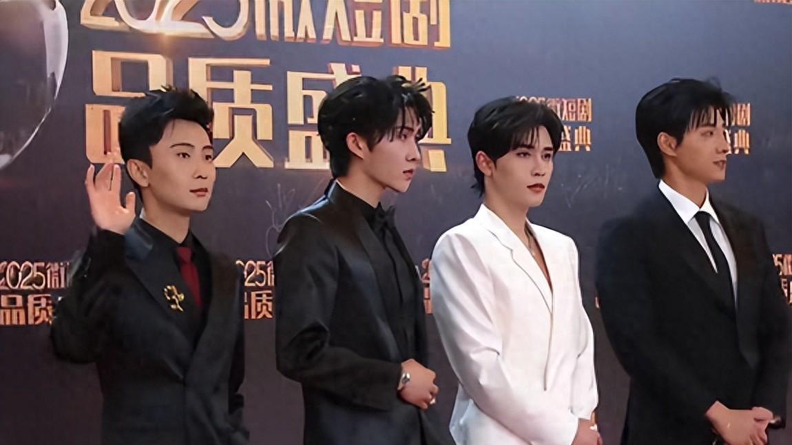 3月20日上海微短剧品质典礼：红毯上，“矮小”的马秋元如何艳压高挑赵佳和妩媚王格格？