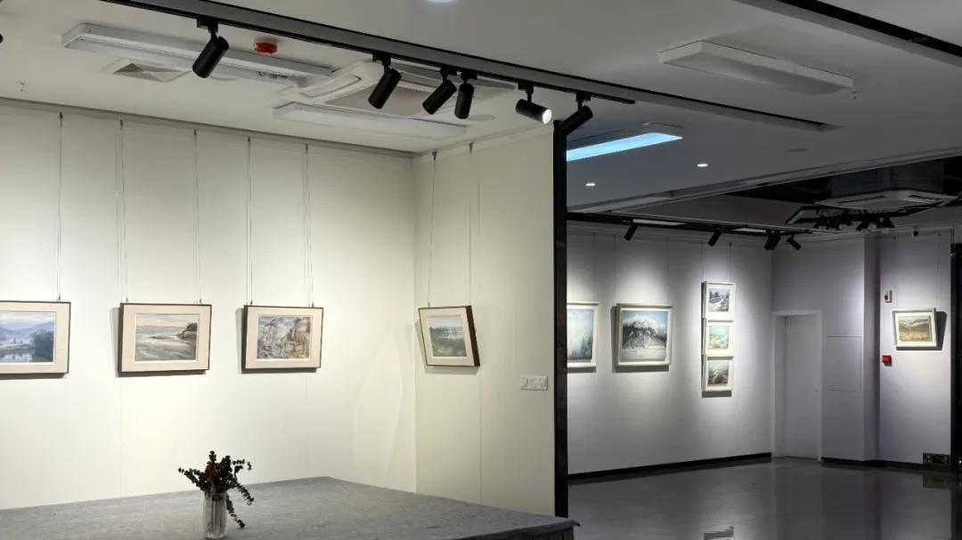 10月观展 | 袁锋渊“林下梦”画展：36幅佳作解码自然与心灵的艺术诗性
