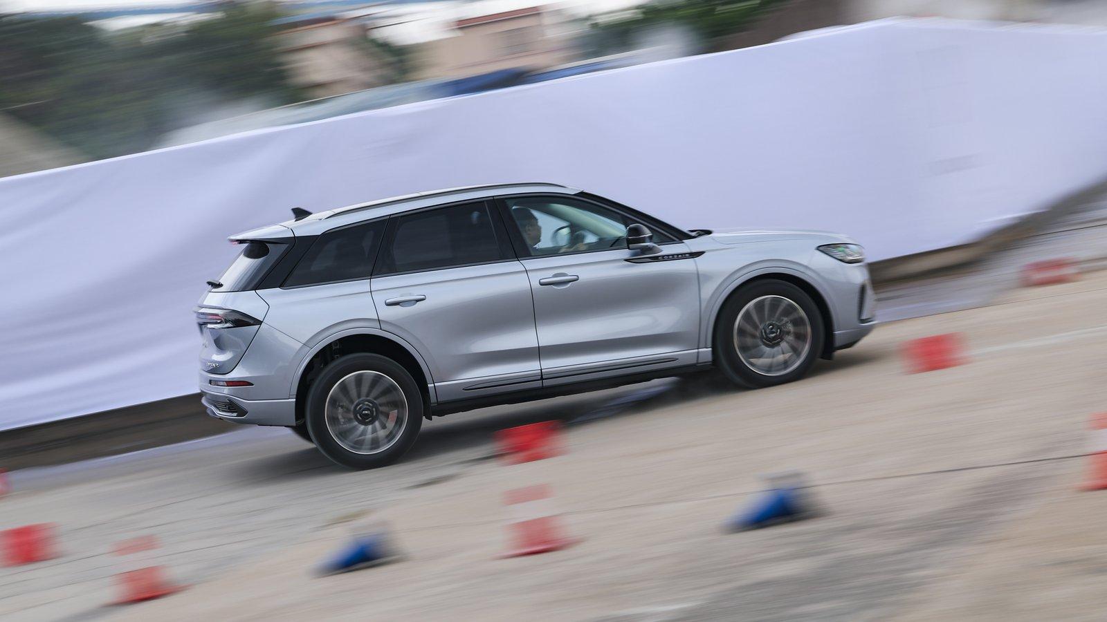 林肯冒险家和 XT5 大PK，差距太直观了！