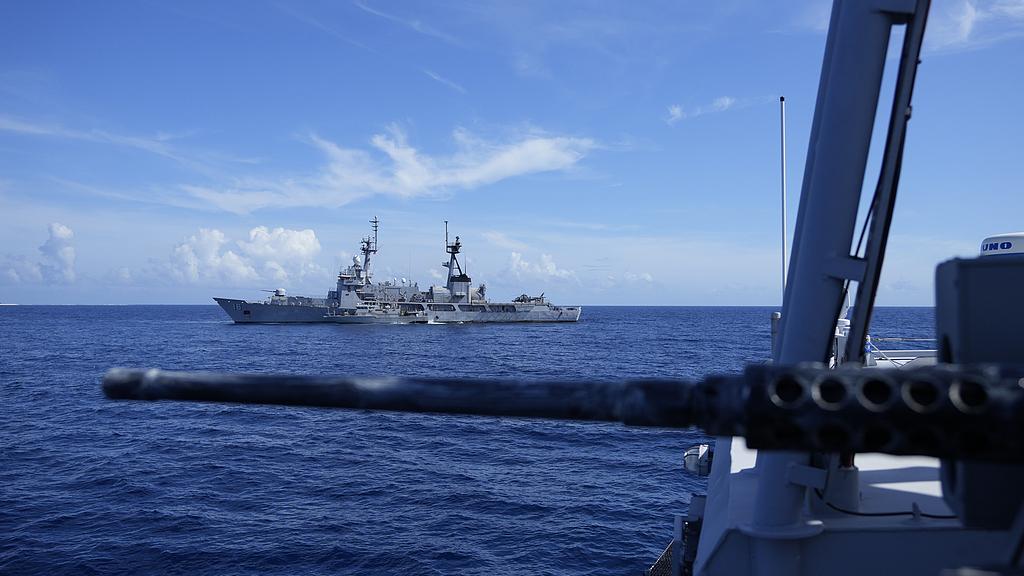 南部战区正告菲律宾，立即停止侵权挑衅。轰炸机编队巡航南海亮剑