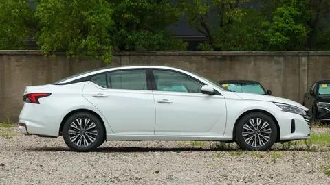 别再盯着新能源车了！燃油车的智能时代真的来了？天籁鸿蒙座舱