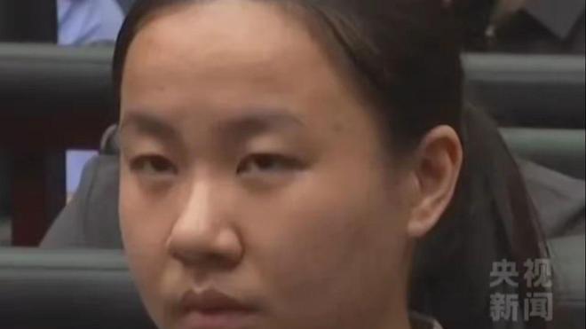 明珍珍被判死刑时，一副无所谓的样子，眼中只有对中国的“恨”