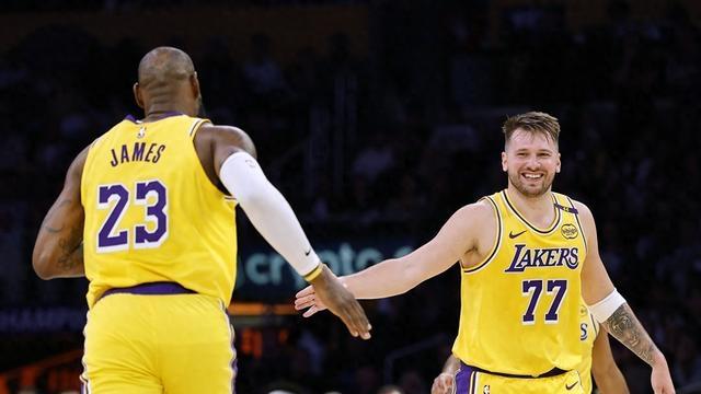 湖人领跑！  西部第一！  力压5队！