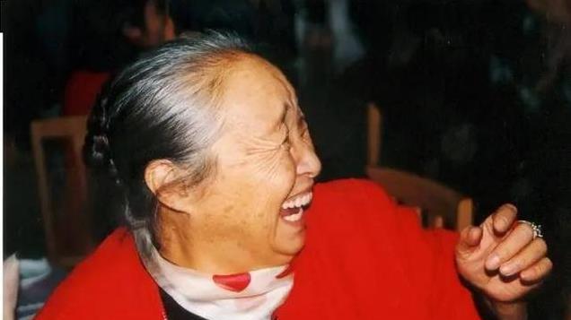 柏青：5岁丧母60岁才出道，去世时千人送别，1年后23岁孙子牺牲