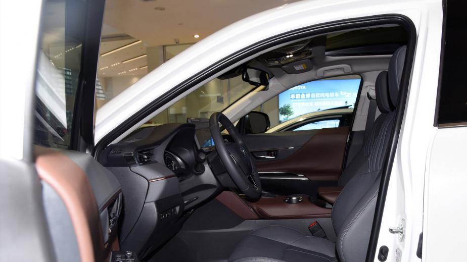 雷克萨斯同门小弟，直降14万，2.5L混动爆222马力，油耗4.5L