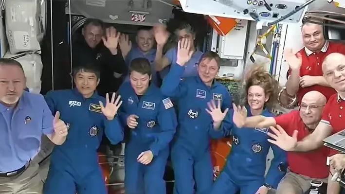 成功对接！龙飞船送美俄日乘组进空间站，滞留太空宇航员即将回家