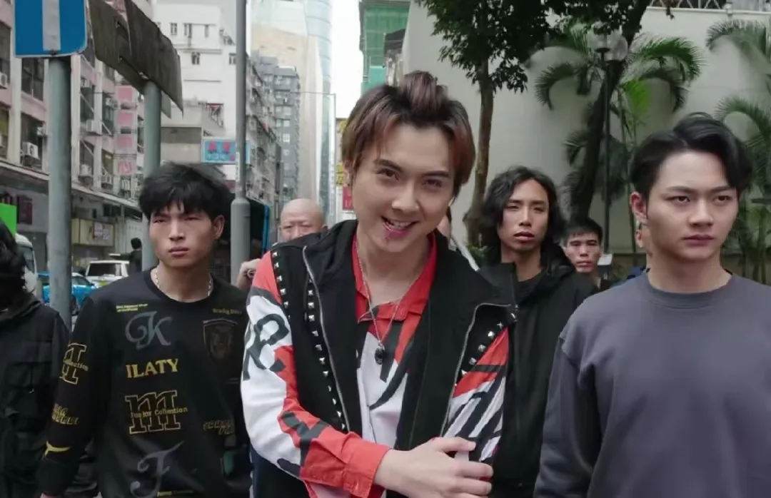 没想到TVB也搞“替身文学”这一出，当事人坦言不介意，直言“丰富人生需要不同的尝试”