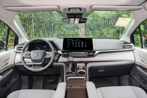 丰田赛那购车避坑：舒适版 / 豪华版 / 尊贵版，哪款不浪费钱？