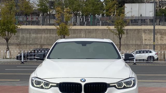 几个W圆梦宝马3系，19款曜夜版，感受操控乐趣！