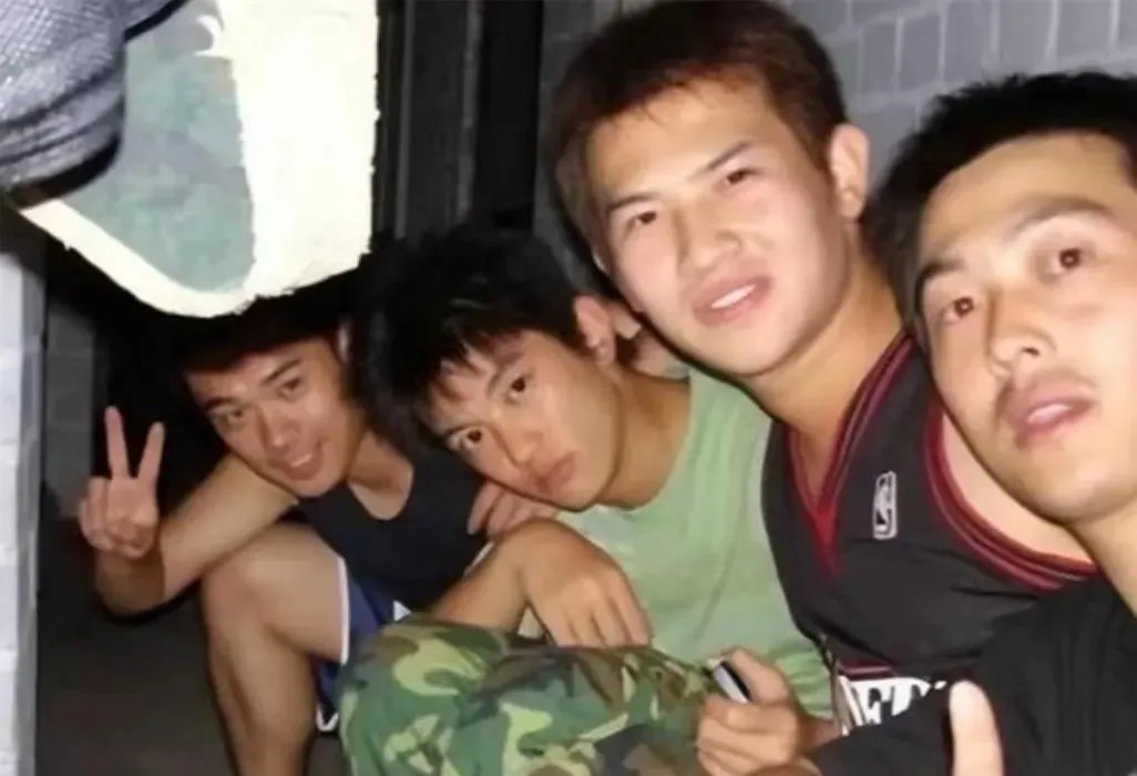 陈赫寝室4个人火了3个，为什么不帮剩下那个？郑恺：真心带不动