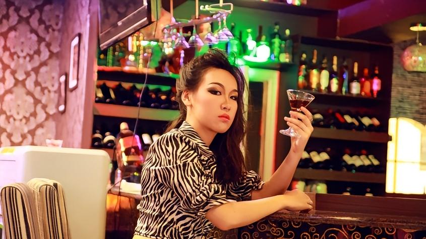 夜场女王私下最怕男人做这事？3个动作让她主动交心！