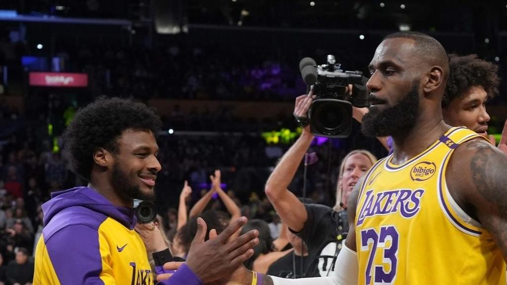 詹姆斯在骑士、热火、湖人三支球队总得分均队史前十，历史唯一！