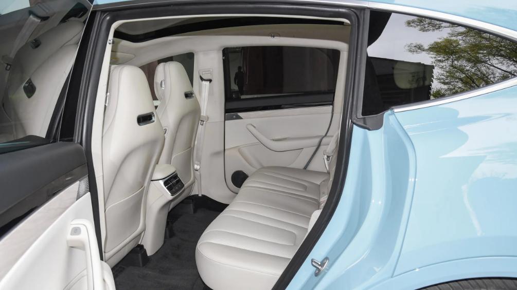 标配空悬和悬挂调节，30.98万起售的25款智界R7，值得选？