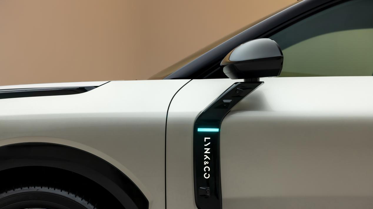 从底层架构到驾乘反馈，全新领克08 EM-P为家护航