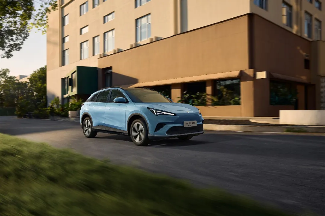 10.98万元起售，三电终身质保，极狐全新阿尔法T5上市