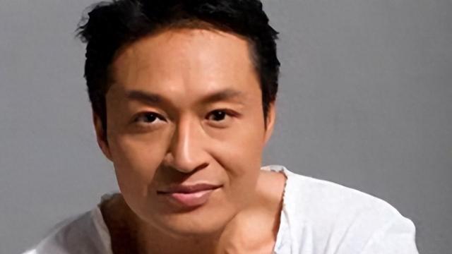 63岁演员马景涛直播间晕倒，后脑勺磕地紧急关播，本人最新回应