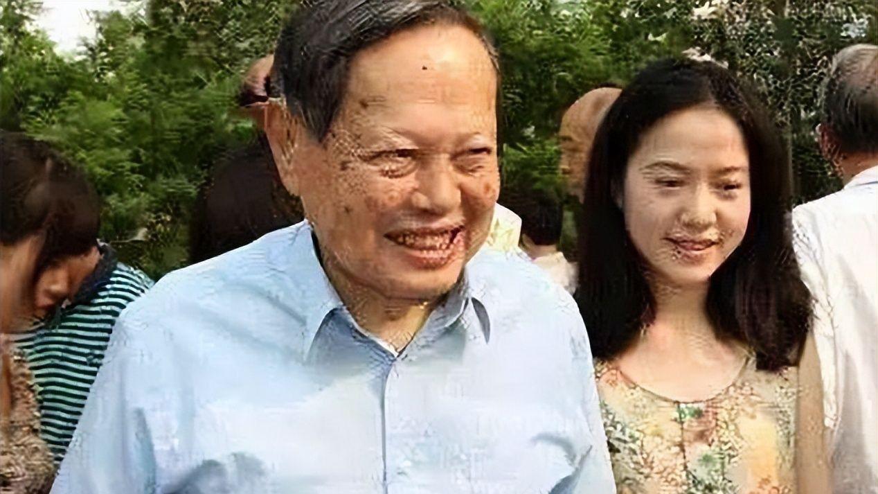 103岁杨振宁逝世！曾和前妻一起认识翁帆，去世前让翁帆冻卵再婚