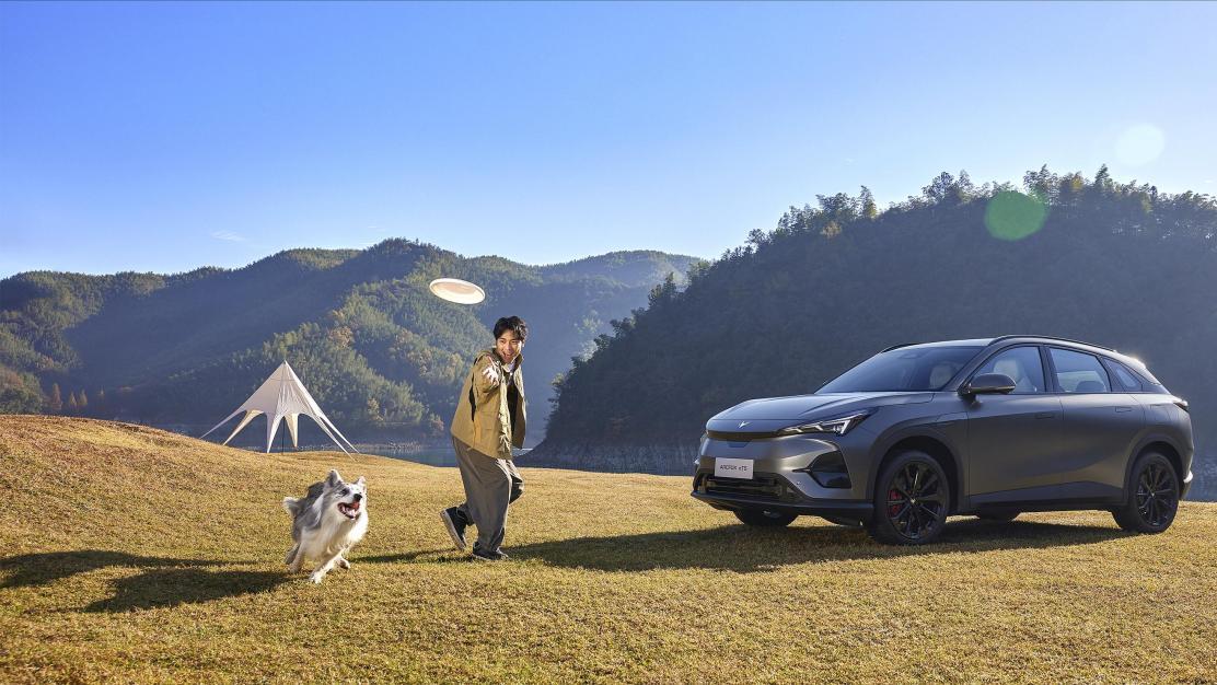 北汽极狐全能尖子生上线！极狐阿尔法T5重构家车出行新生态