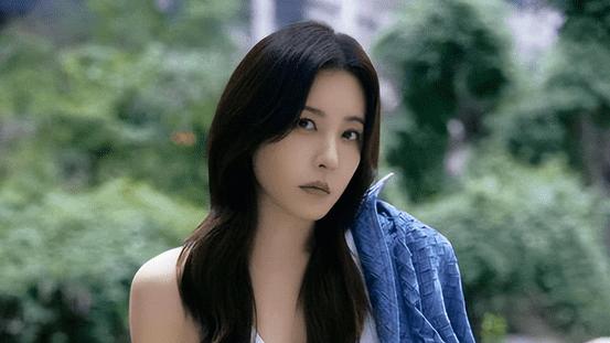 她被无数少男视为梦中情人，两百年难遇的美女，如今48岁仍未婚！