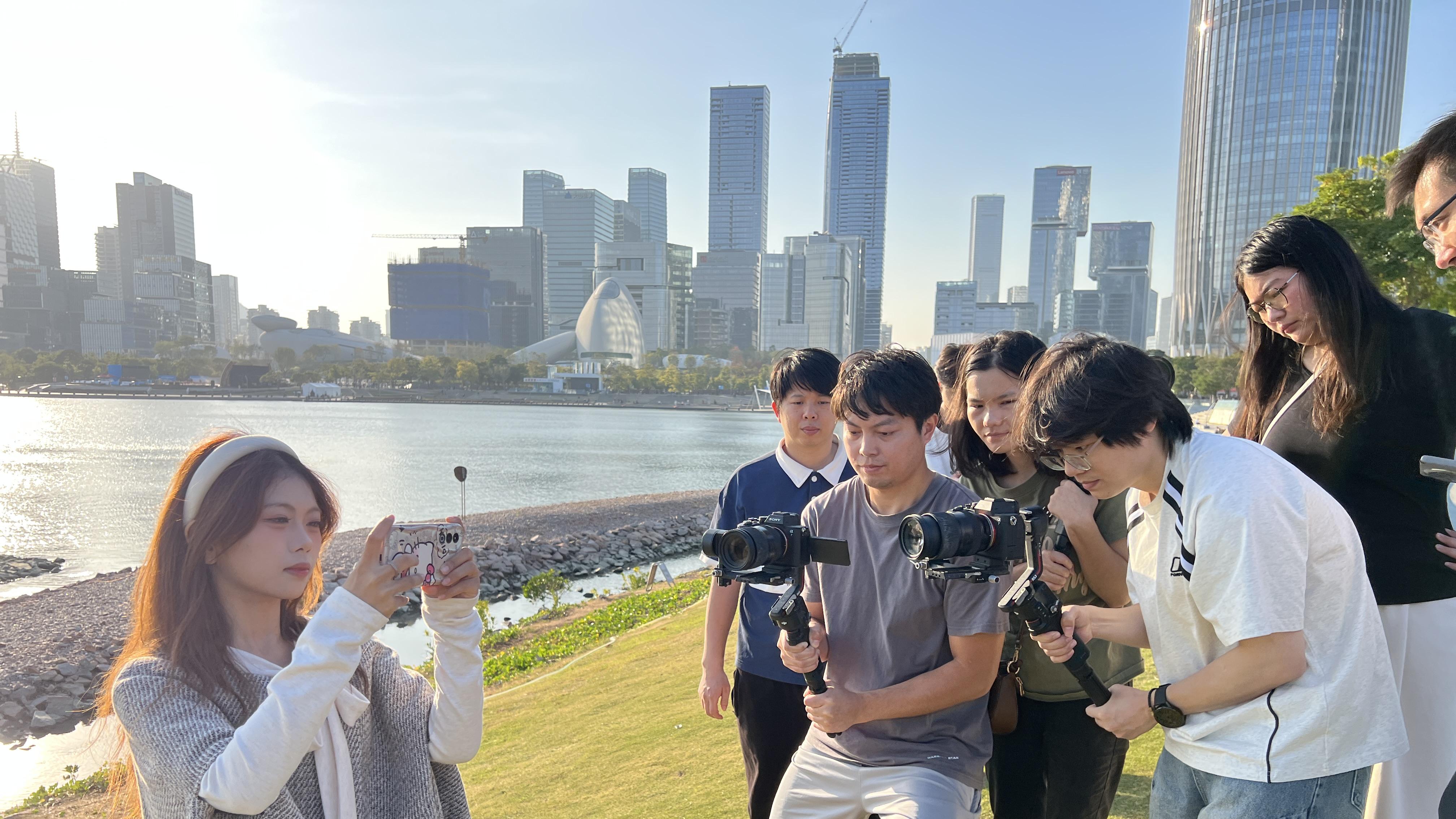 从朝九晚五到光影捕手：我的摄影摄像转行记录，半年实现收入翻番