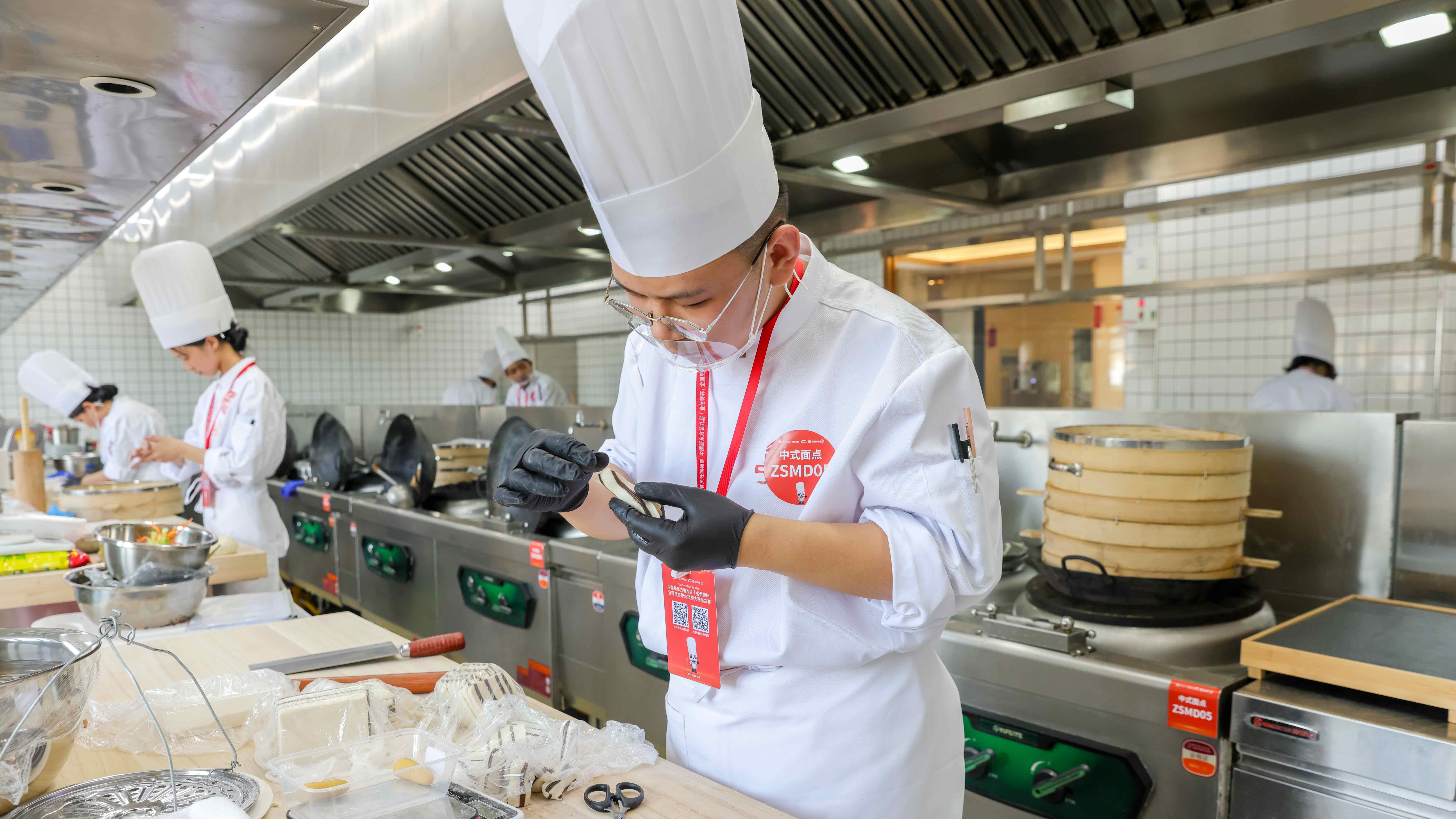 中考300分后，我选择学厨师当店长