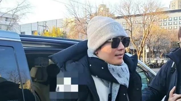 春晚首次彩排路透：马丽状态佳，蒋欣低调，苏醒红发亮眼