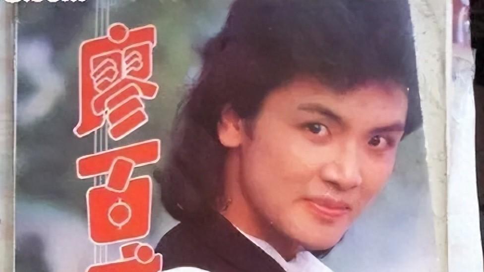 红极一时的“情歌王子”，低调结婚生子，如今三代同堂乐融融！