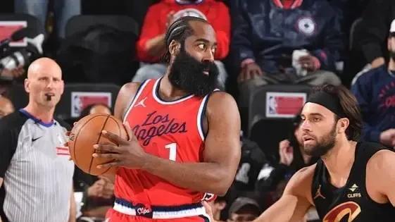 快船132：119逆转骑士，四人20+得分！西部前六之争太惨烈！