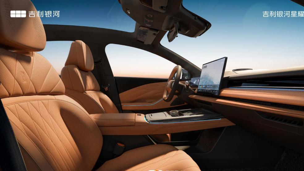 确认过颜值很漂亮！吉利银河星耀8 EM全新电混轿车正式亮相