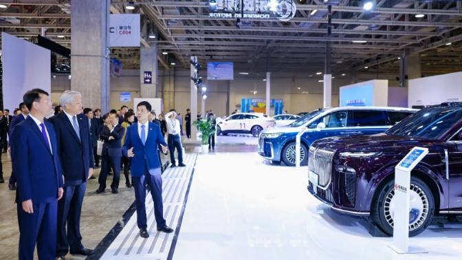 岚图汽车“三旗舰”登陆澳门车展 岚图泰山引领智慧出行新风向