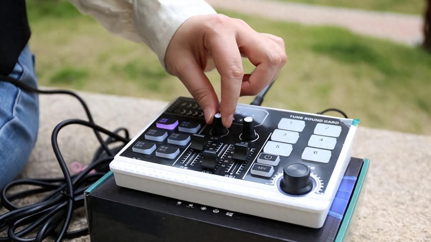 小白秒变大主播，LE Mictech P100直播声卡体验！