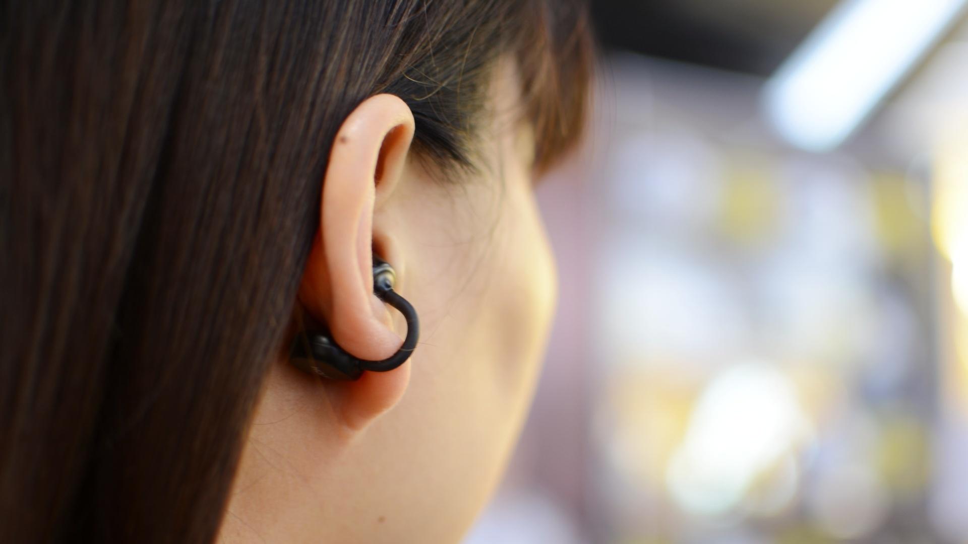 虹觅Clip Pro耳夹式耳机测评：金属腔体设计，低音拉满