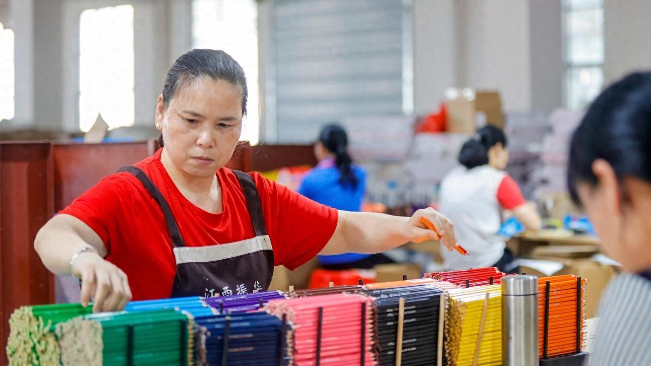 四五十岁交社保有补贴，右耳君跟您聊聊这笔“及时雨”