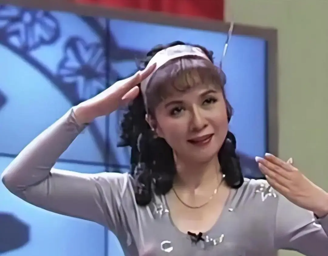 蔡明老师张口就是梗，早知道这么好笑，就留在春晚看了