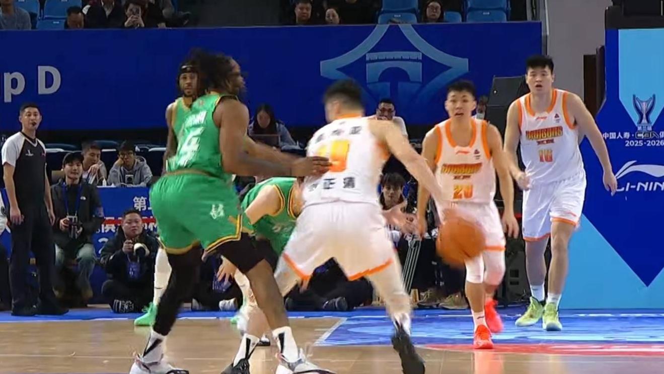 被逆转！CBA爆大冷，辽宁首战轰然倒下，23次失误，末节全面崩盘